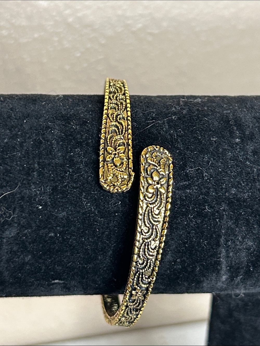 Vintage Inspired Engraved Arabesque Bangle Bracelet Goldtone